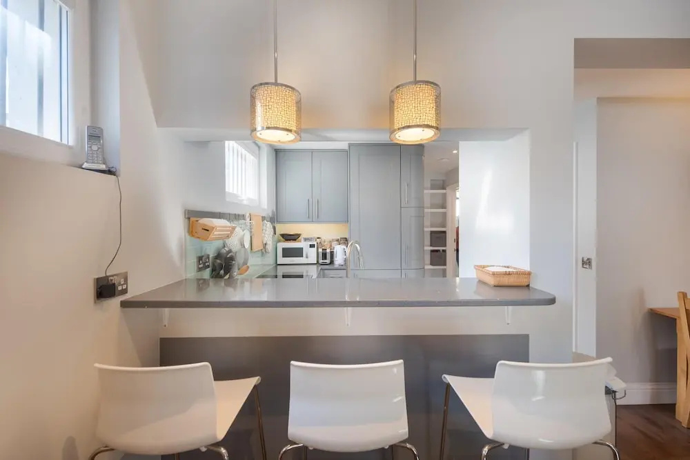 Attractive Apartment With Private Patio in Fashionable Fulham by Underthedoormat