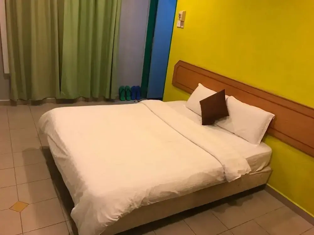 Deluxe Double room (full double bed)