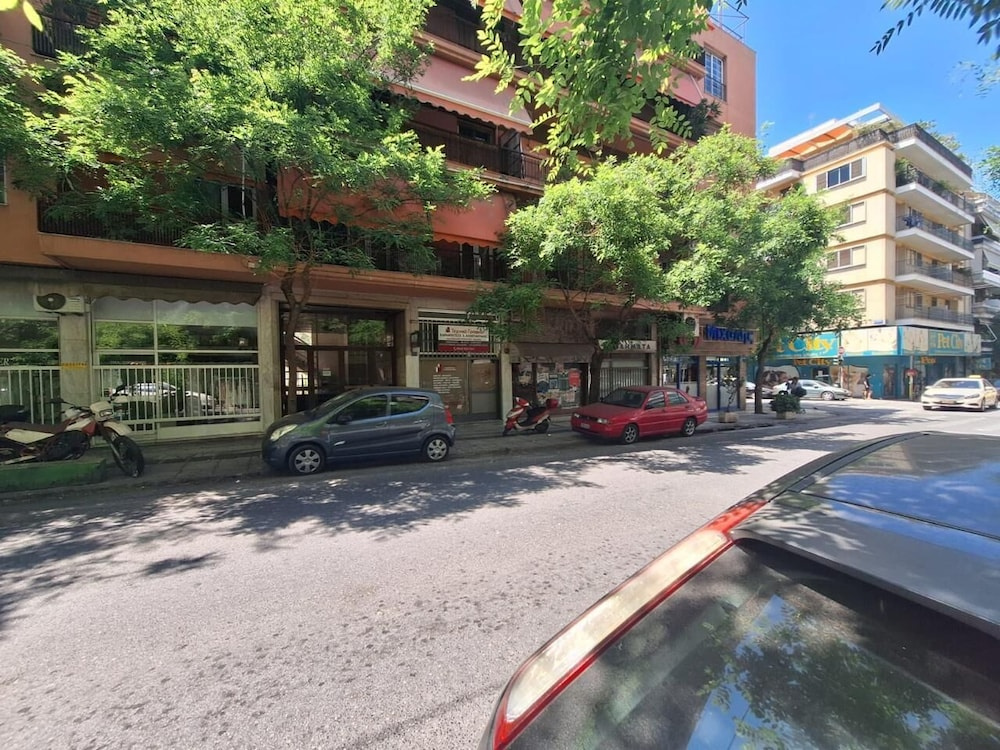 Mellow 2-Bedroom Apartment in Athens