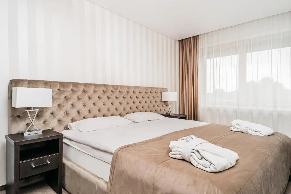 Deluxe Double room (full double bed)