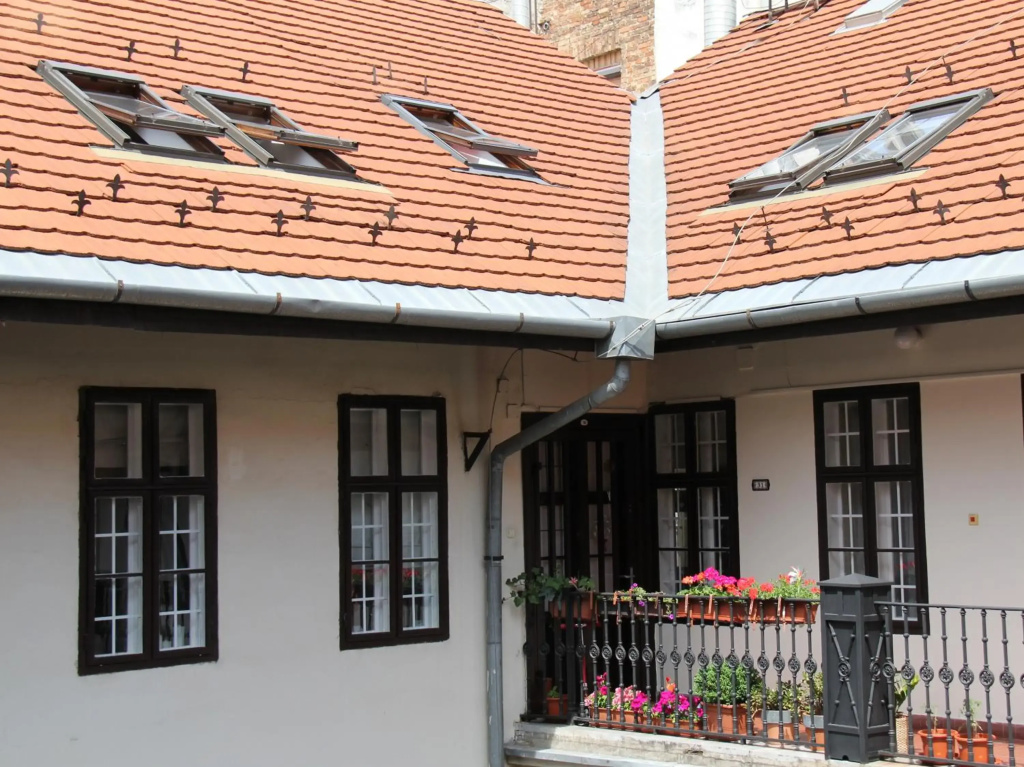 Queen Zita Apt 130 m2 near Chain Bridge