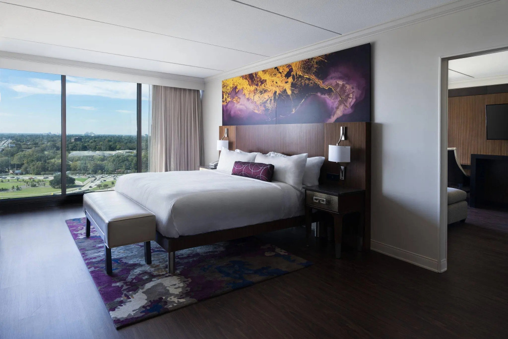 Double Suite with city view (full double bed)