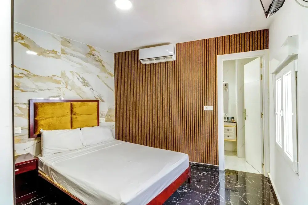 Economy room