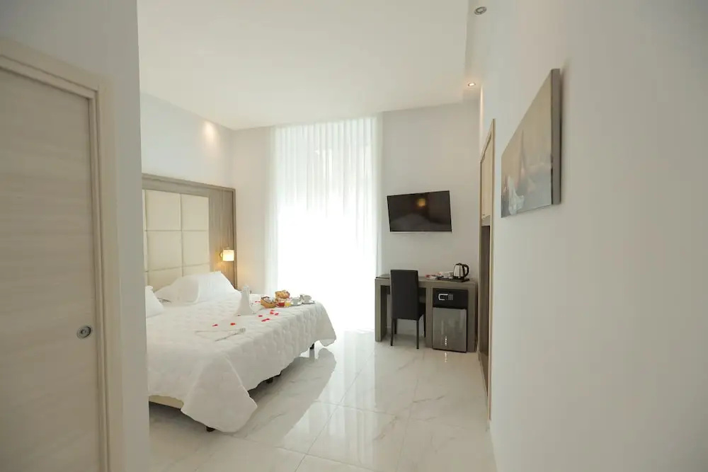 Standard Double room with balcony (full double bed)