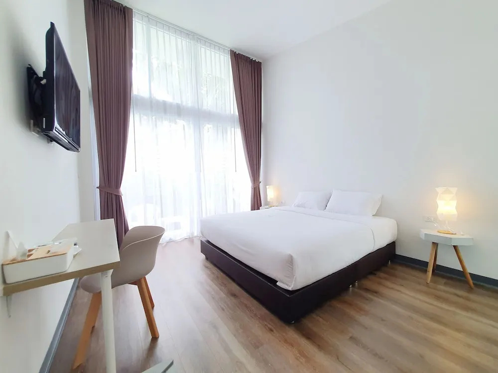 Standard Double room with balcony (full double bed)