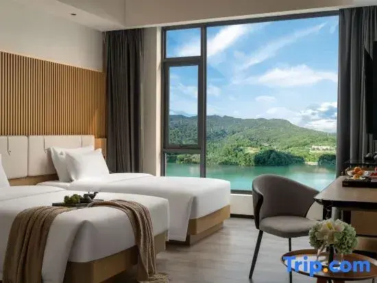Deluxe Double room with river view (full double bed)