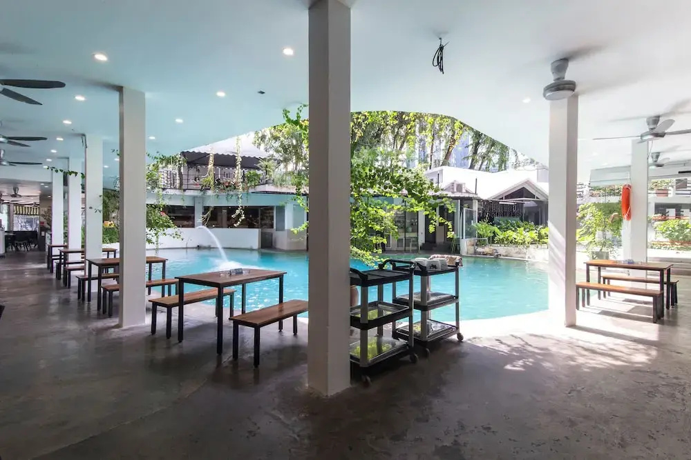 OYO 161 Lodge Paradize Hotel