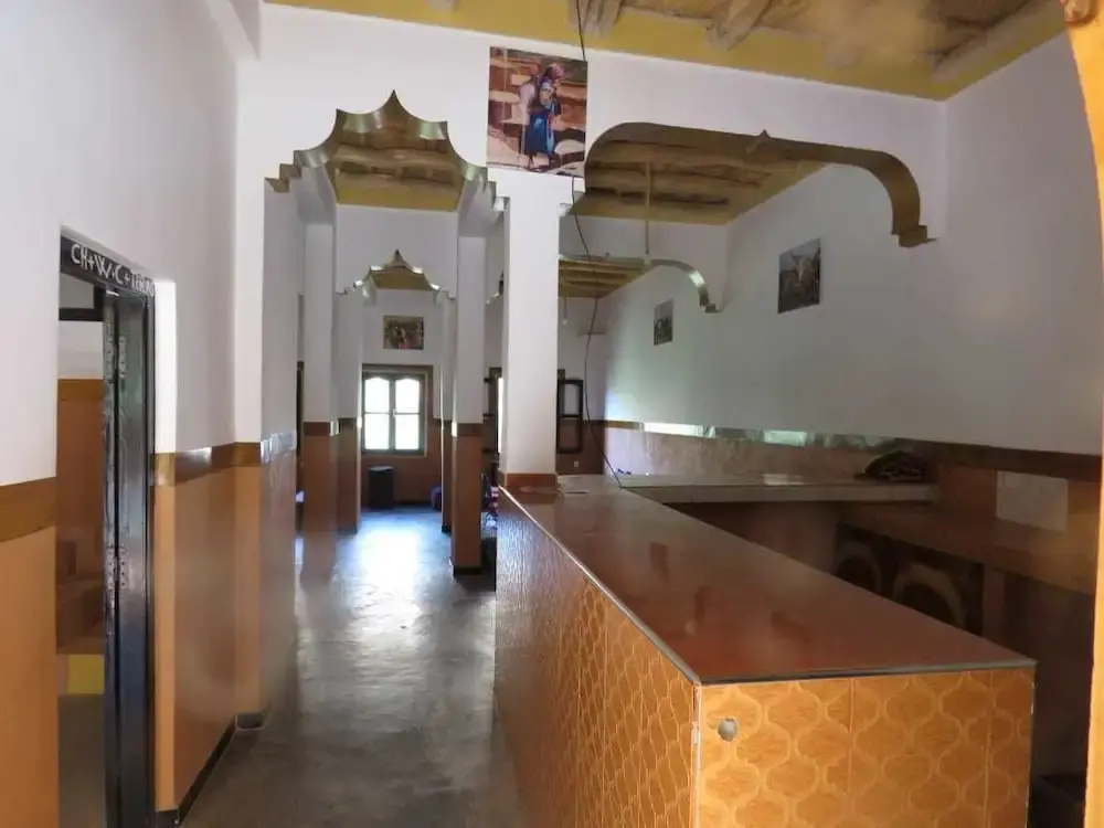 Lobby & Reception