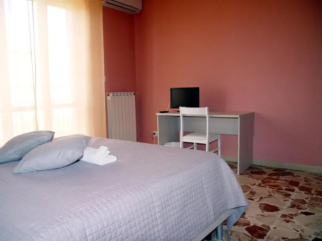Standard Double room (full double bed)