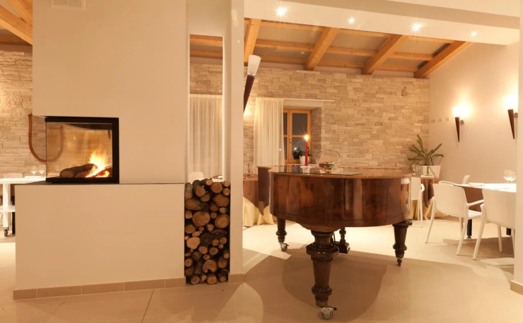 Hotel & Restaurant Velanera