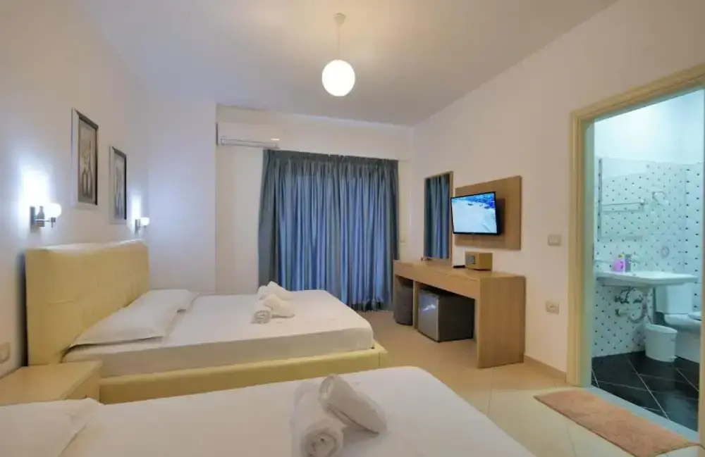 Standard Triple room with balcony and with city view