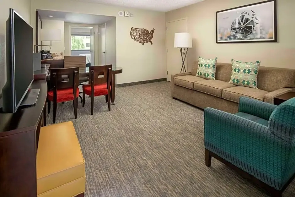 Embassy Suites by Hilton Seattle Tacoma International Airport - Chambres