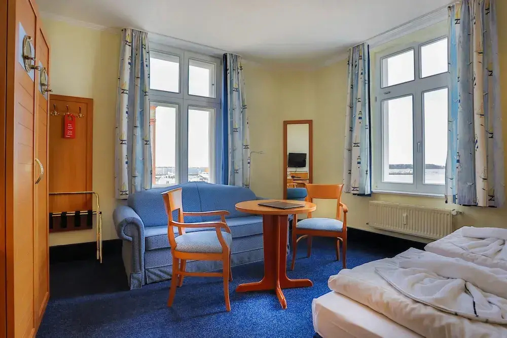 Standard Double room with ocean view (full double bed)