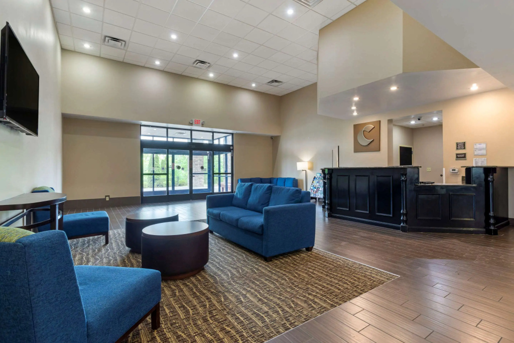Lobby & Reception