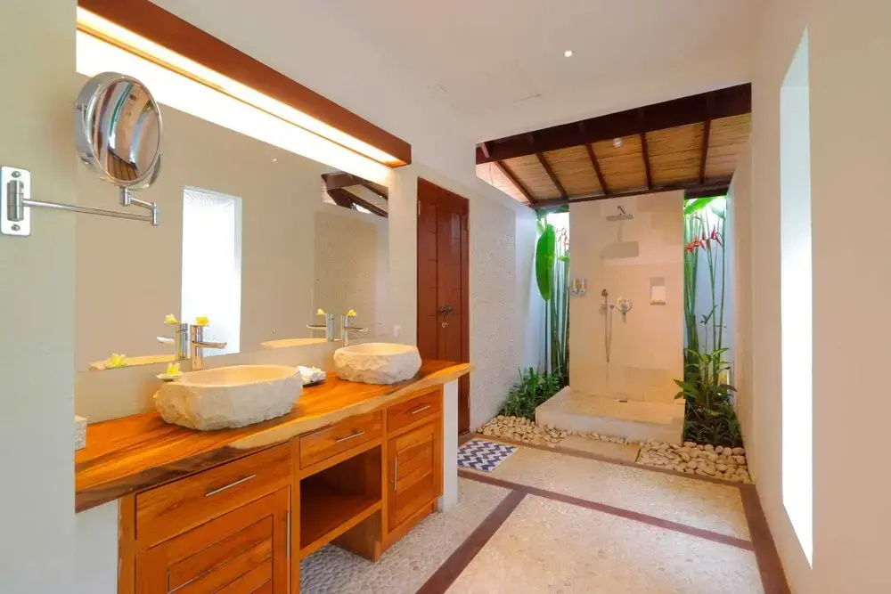 2 BR Villa With Fantastic Ocean View, Lovina With Staff