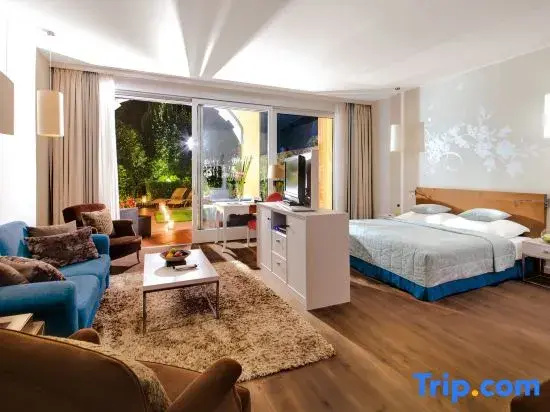 Double Junior Suite (full double bed)