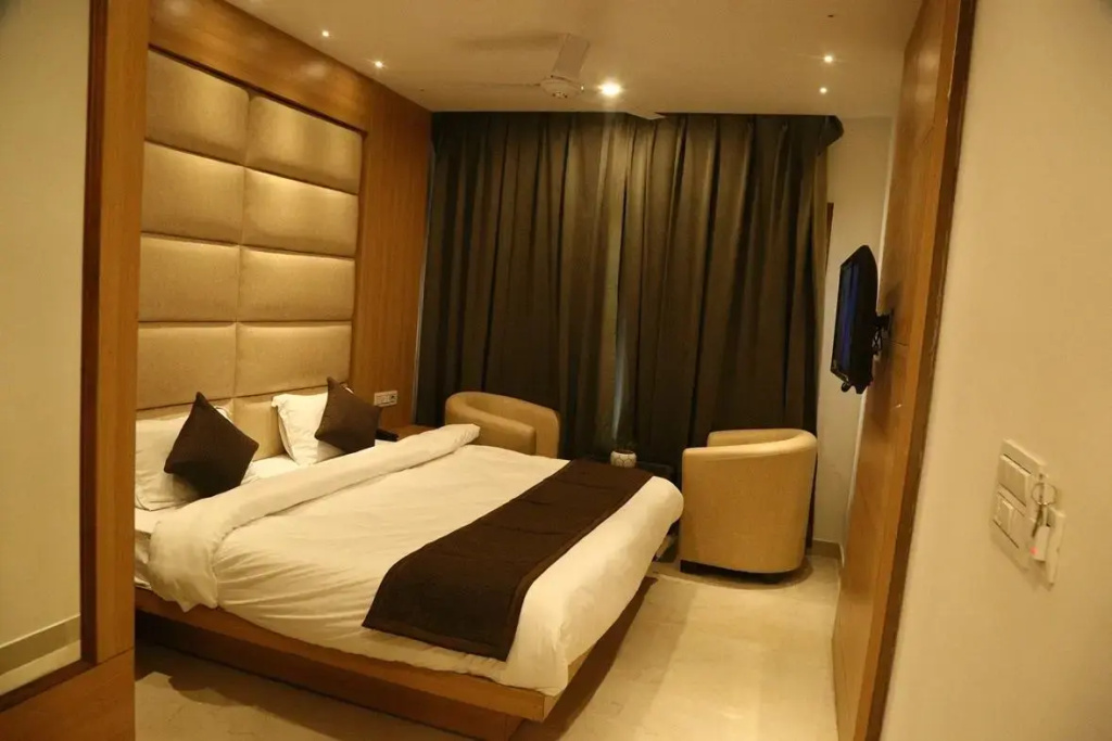 Deluxe Double room (full double bed)