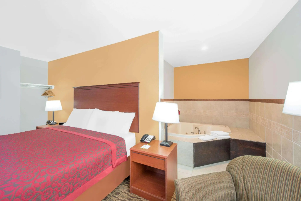 Double Suite (full double bed)