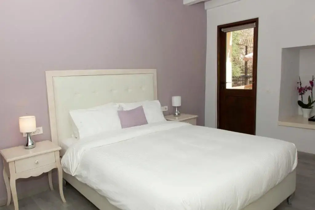 Standard Double room with balcony (full double bed)