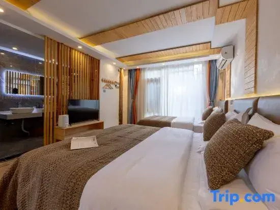 2 Bedrooms Standard Family room