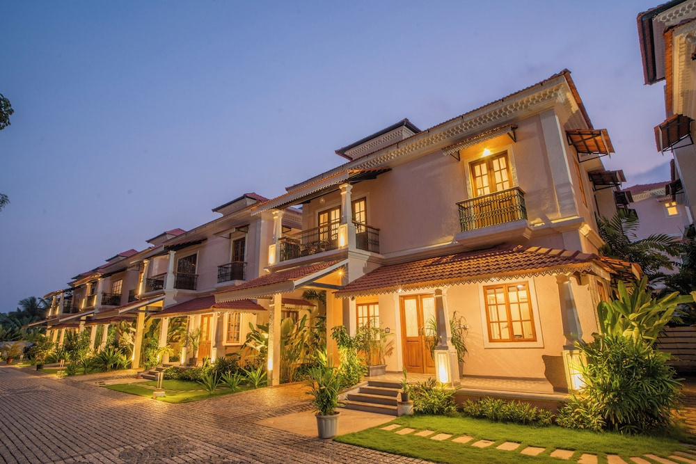 ELIVAAS Lumin 4 BHK with Pool in Arpora