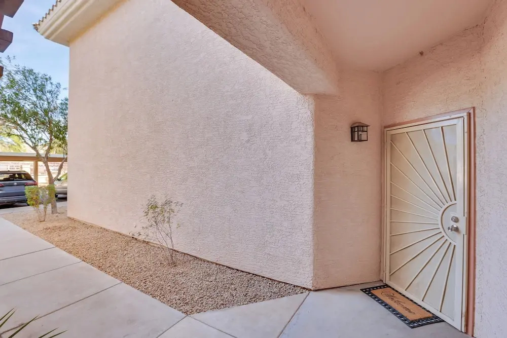 Bright Phoenix Condo - 3 Mi to State Farm Stadium!