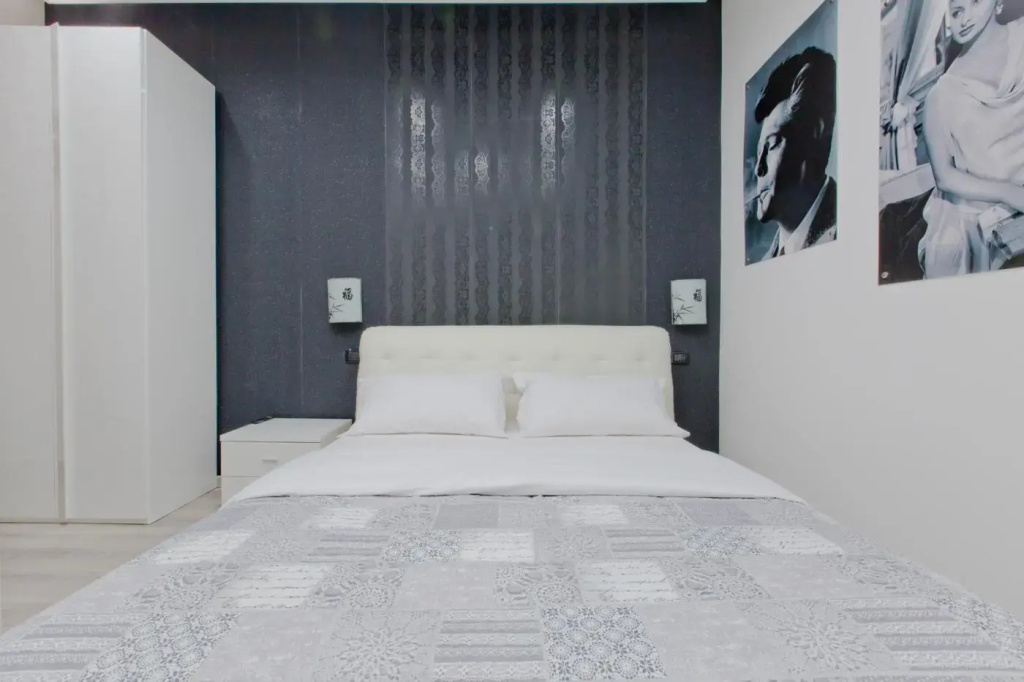 Deluxe Double room (full double bed)