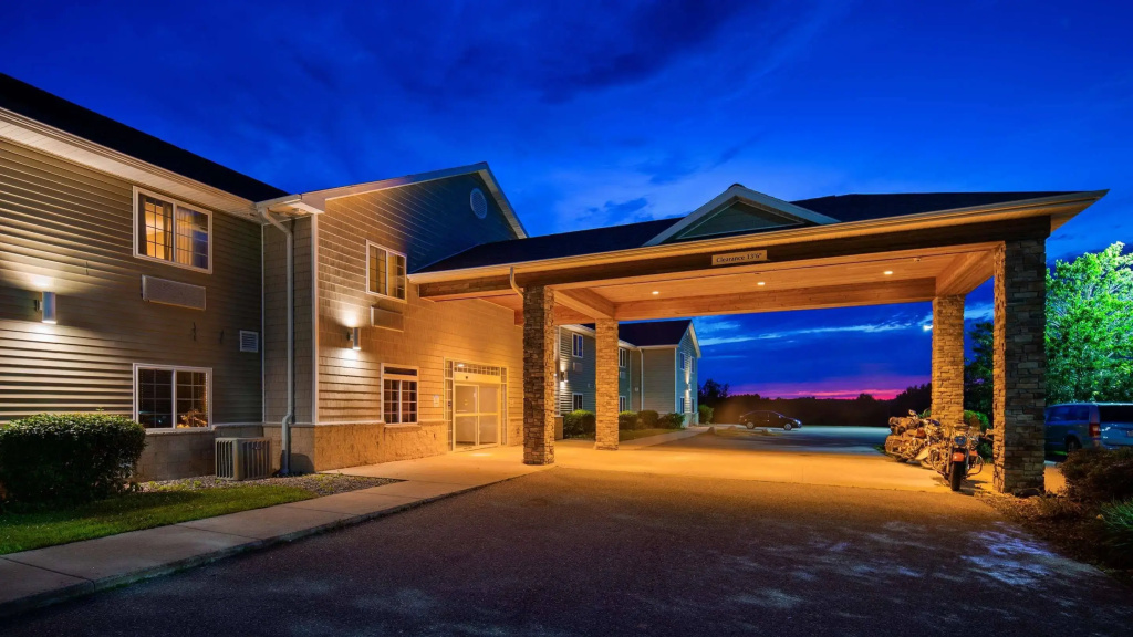 Crandon Inn and Suites