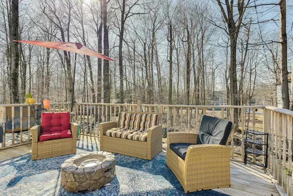Tobyhanna Home w/ Fire Pit: 1 Mi to Lake Carobeth!