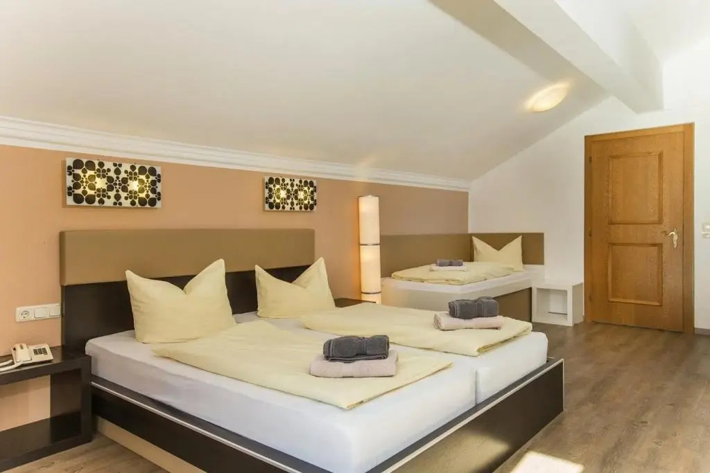 四人房，附設陽台