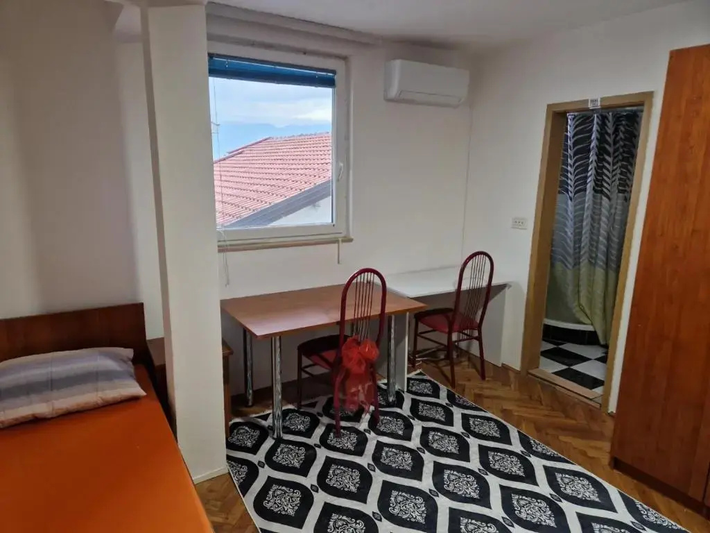 3 Bedrooms Apartment