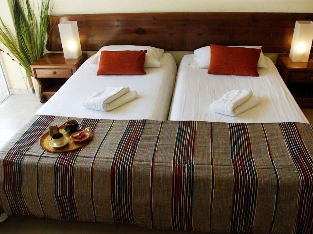 Thomas Hotel by null