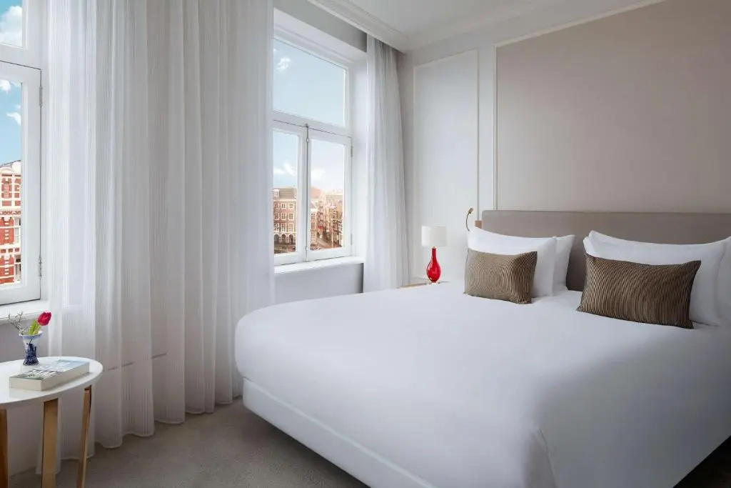 Deluxe Double room with canal view (full double bed)