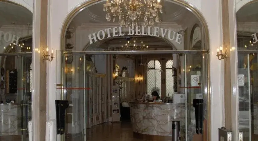 Lobby & Reception