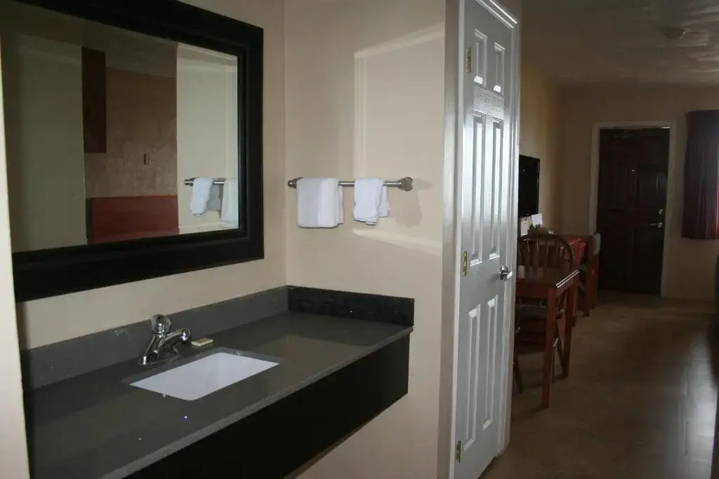 Standard Double room with balcony (full double bed)