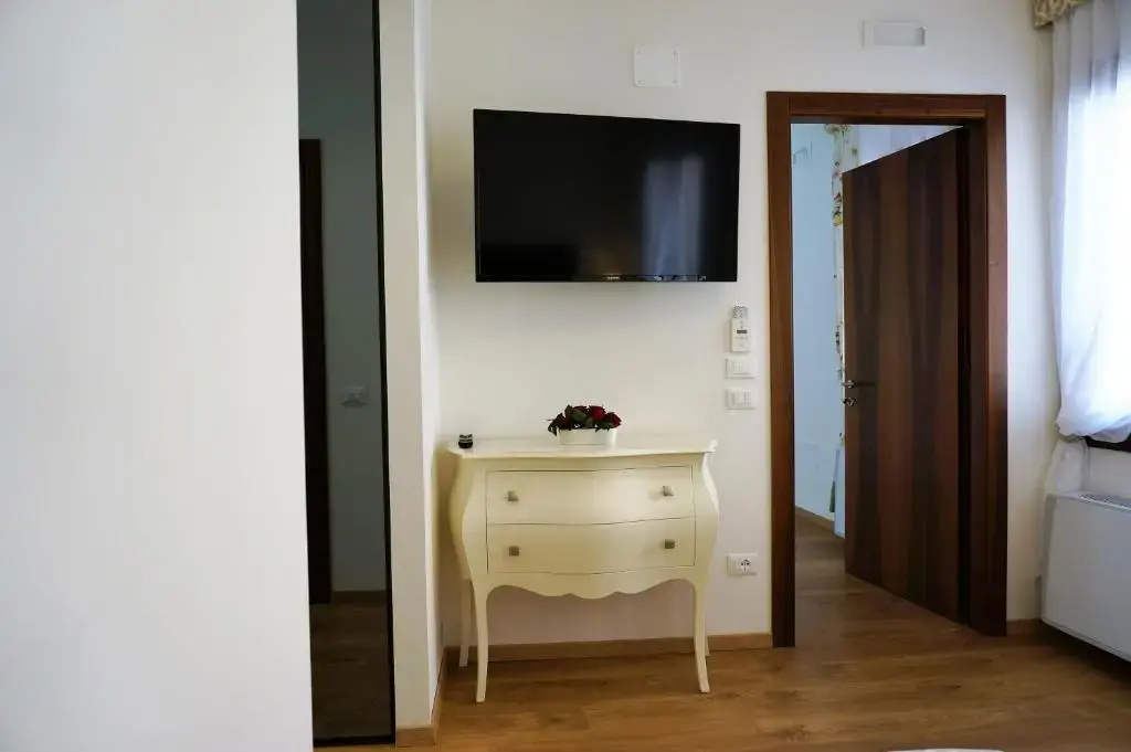 Standard Double room with garden view (full double bed)