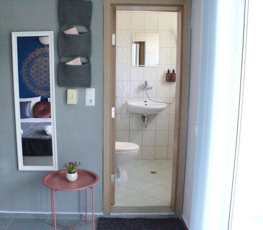 Economy room
