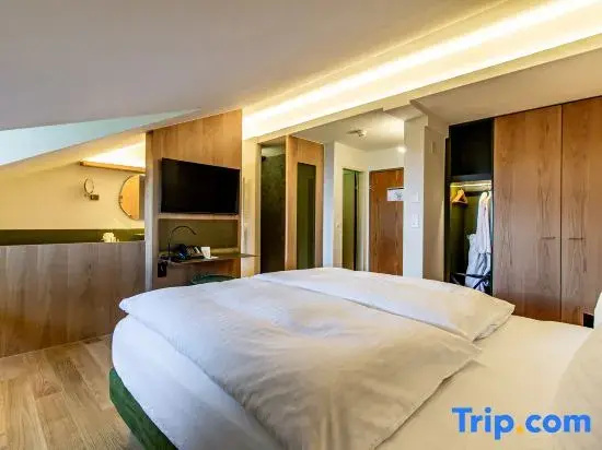 Classic Double Attic room (full double bed)