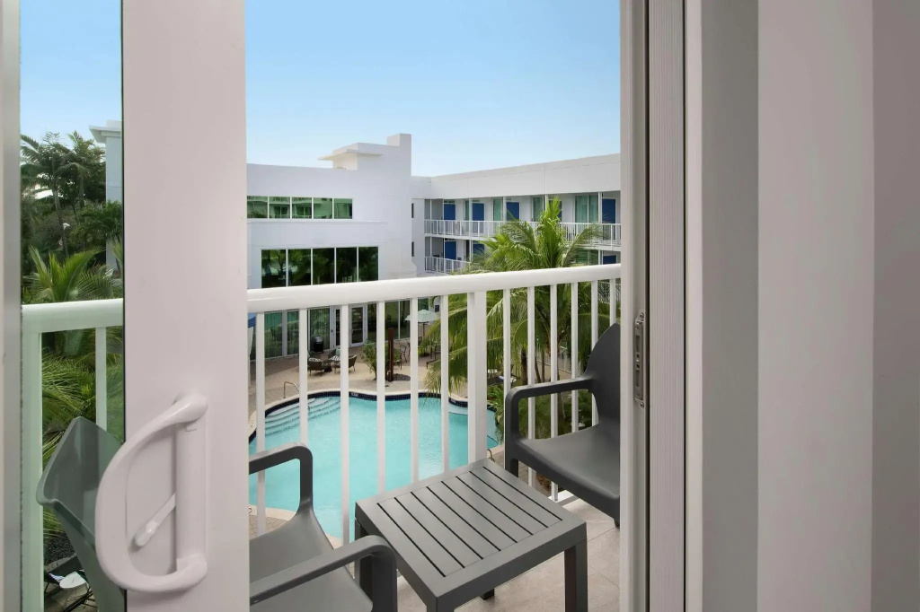 Standard Double room with pool view (full double bed)