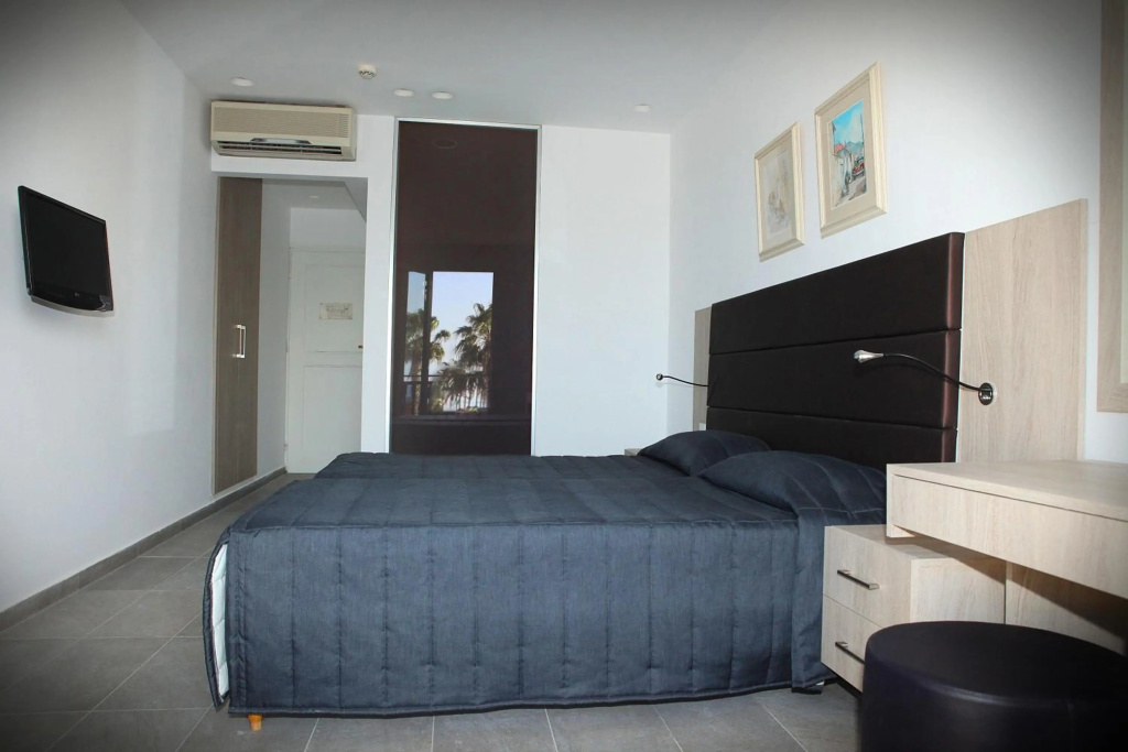 Отель Dionysos Central Hotel в Пафосе