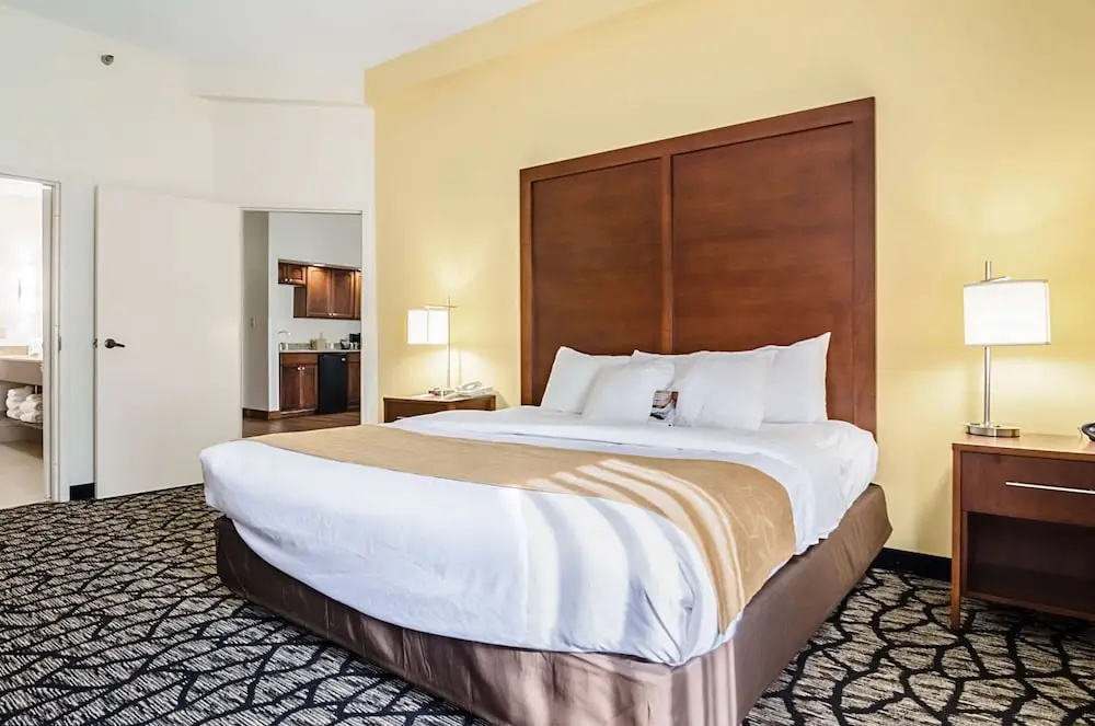 Deluxe Suite