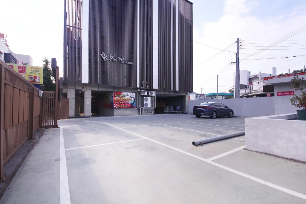Gumi Indong Hotel Boom