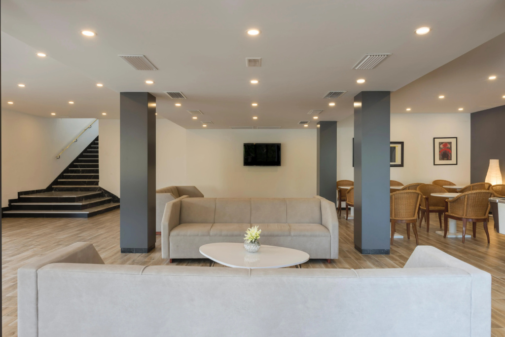 Lobby & Reception