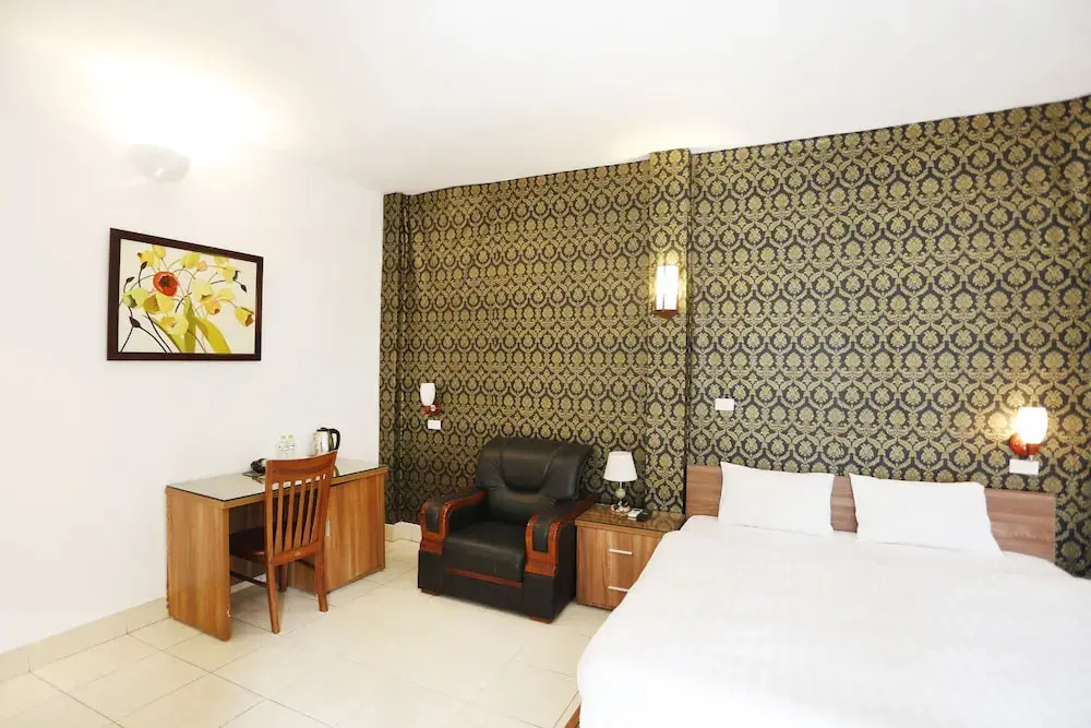 1 Bedroom Standard Double room with city view (full double bed)