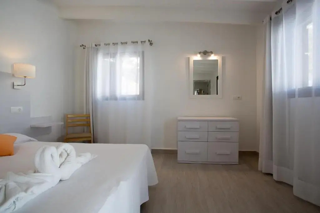 Superior Double room with garden view (full double bed)