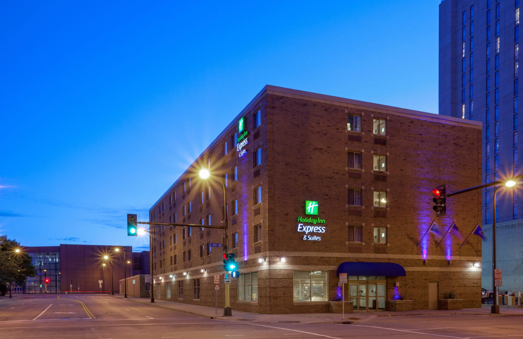 Holiday Inn Express Hotel & Suites Downtown Minneapolis by IHG