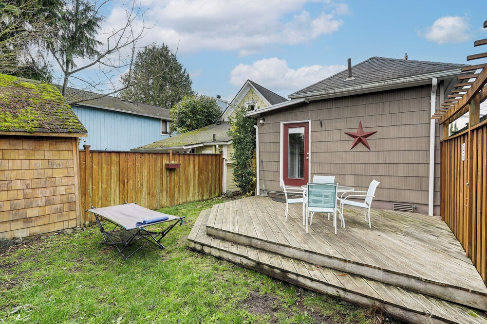 8 Mi to Lumen Field! Walkable Home w/ Fenced Yard