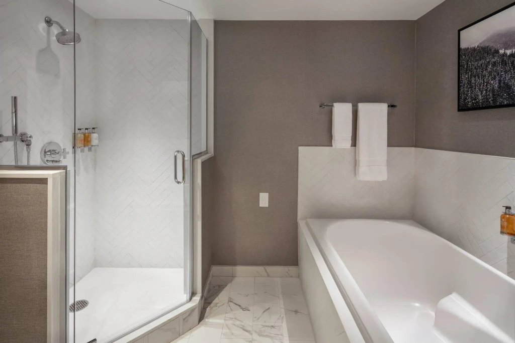 1 Bedroom Double Suite with balcony (full double bed)