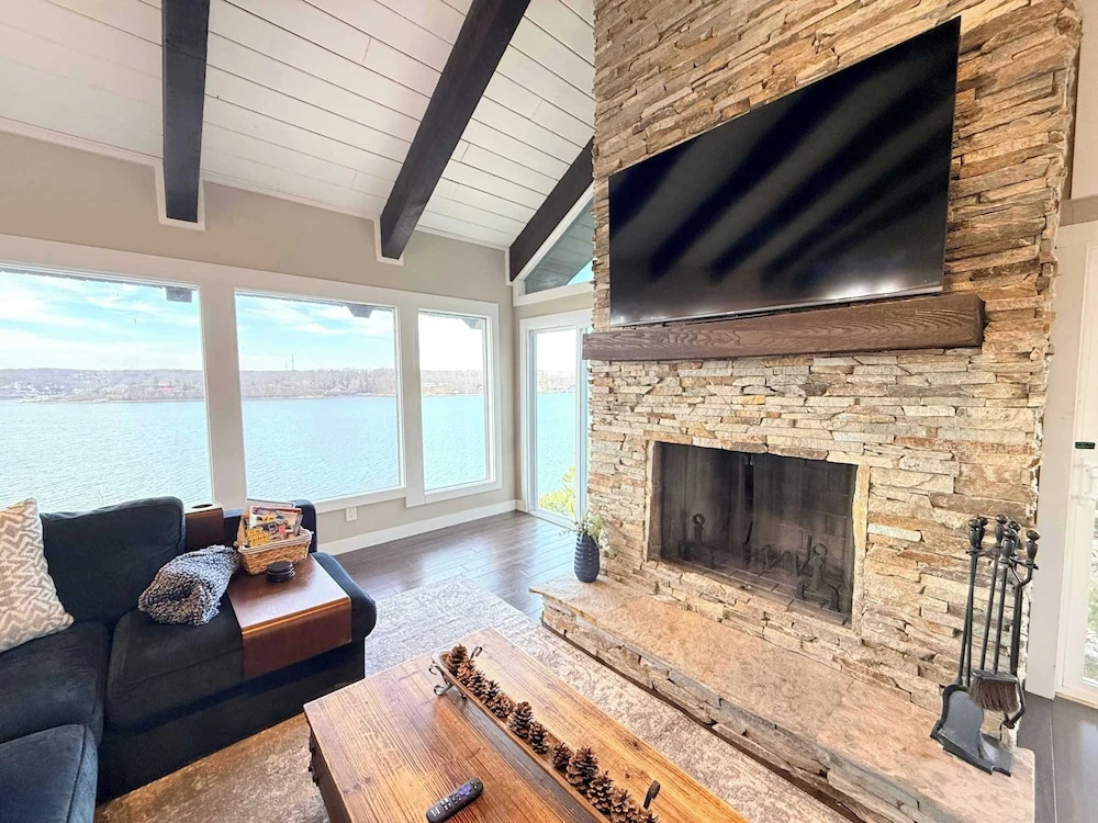 Wide Sky Chateau Lake Views