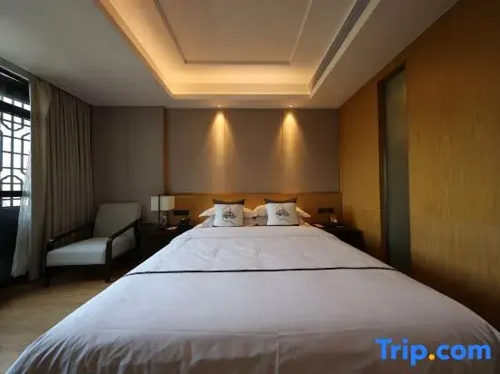 Deluxe Double room with balcony and with view (full double bed)